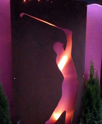 Golfer in Edelrost gefertigt mit LED Hintergrundbeleuchtung