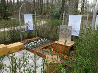 Khanda – religiöses Symbol des Sikhismus, von uns aus Aluminium erstellt für das Projekt „Glaubensgarten“ auf der Landesgartenschau 2017 in Bad Lippspringe